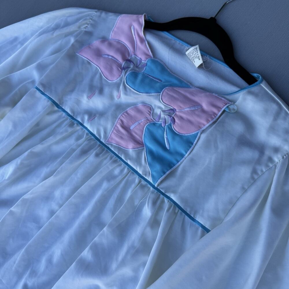 NATORI White Long Sleeve Ivory Silky Nightgown Applique Embroidered Floral Sz M